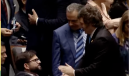 El frío saludo entre Boric y Milei: Mandatario chileno no se levantó de su asiento